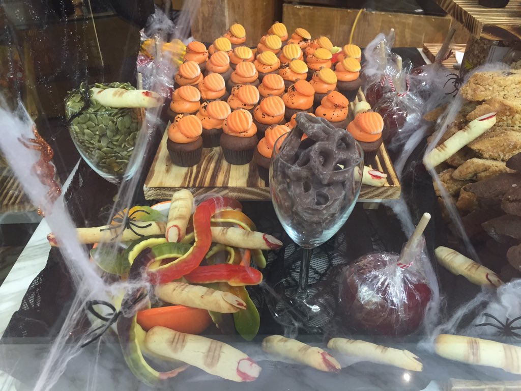 Cheese_Boutique's tweet photo. Our pastry chef Vanessa has been hard at work on Halloween treats! #Halloween #tinycupcakes #ediblefingers https://t.co/afCOZJkkNf