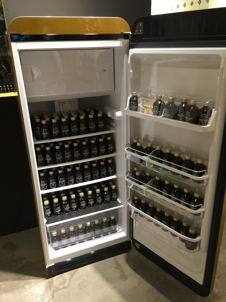 Da braut sich was zusammen … <a href="/Platzhirschen/">ZumgoldenenHirschen</a> #20JahreWahnsinn #TheGoldenStore #ColdBrew #Berlin