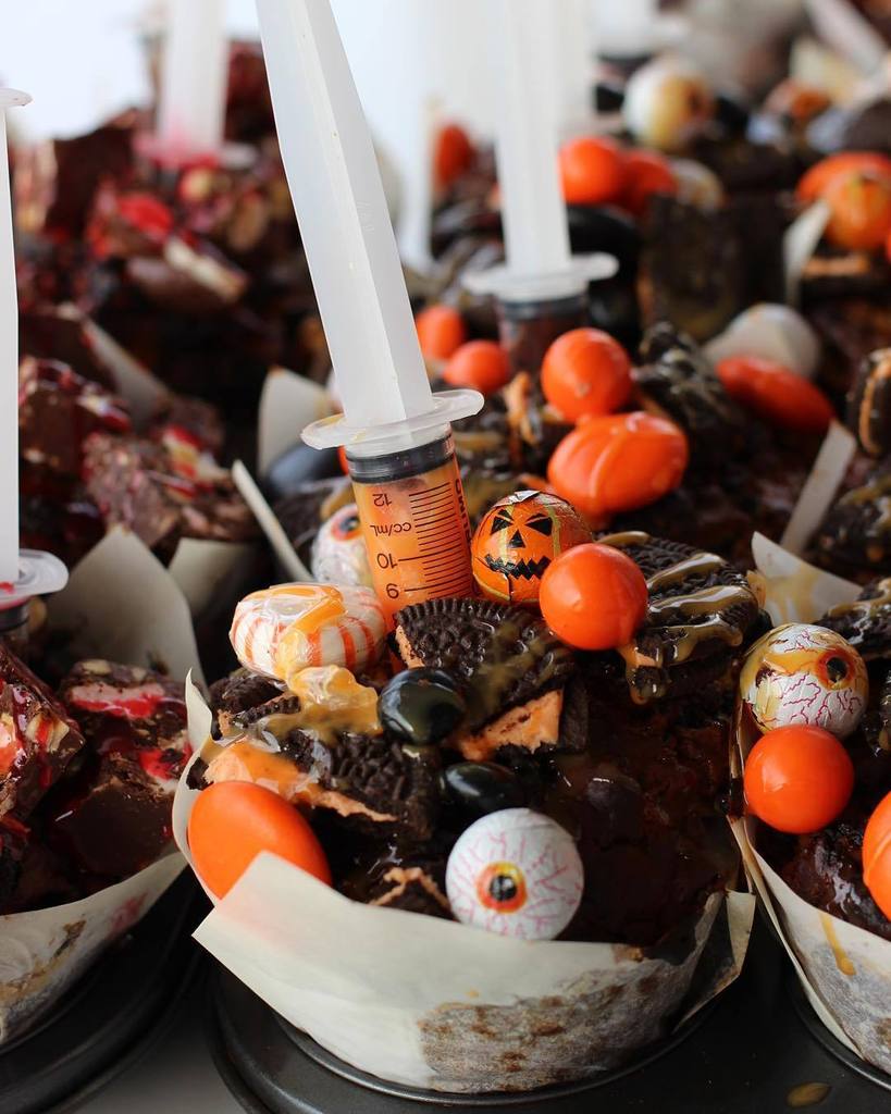 hayden_quinn's tweet photo. INSTA from @nutoriousbaking -Happy Halloween! 🎃 no better way to start the trick or treating this morning @thepenny… https://t.co/WR8z0ySWXA