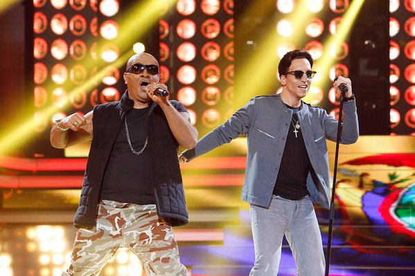 teleaudiencias's tweet photo. #TCMS7: Xuso Jones y El Sevilla inician la gala con el tema del verano... ¡¡'La Gozadera'!!. https://t.co/mf2K41bsPc