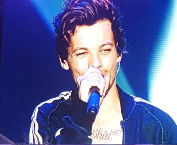 nhbrtour's tweet photo. Louis no show de hoje! #OTRASheffield2 #UKVOTY1D https://t.co/v98VAz0qfp