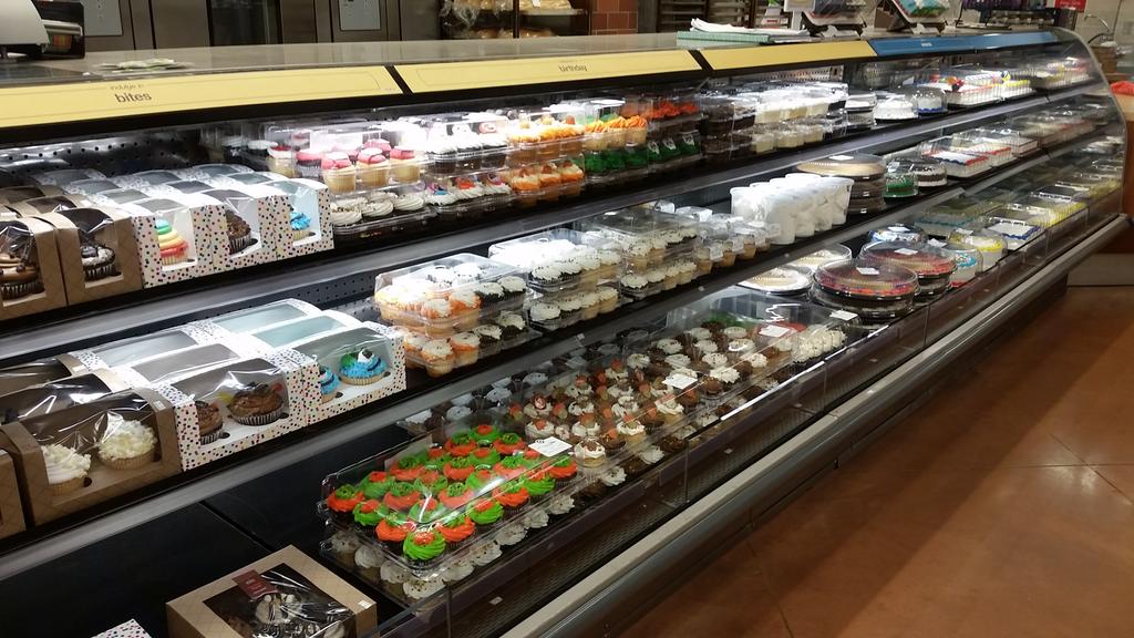 slnww4's tweet photo. #T1397 #freshandbold #targetbakery 
We have all your snack needs ready for the #Halloween weekend! https://t.co/MnNfC9ELjr