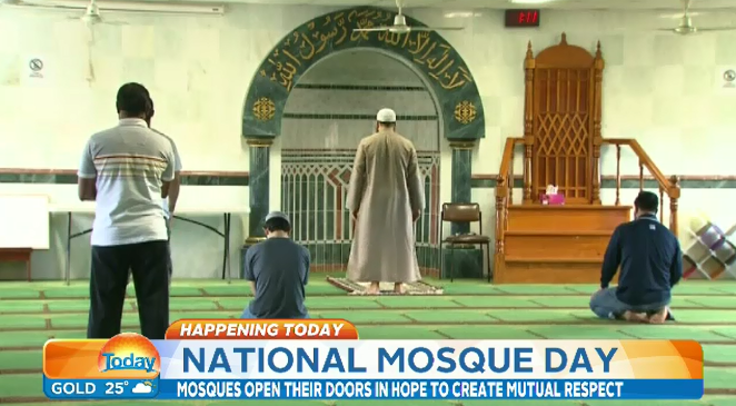 9NewsAUS's tweet photo. Islamic leaders across the country open doors to mosques for National Mosque Open Day. #9News https://t.co/bp77VjfySB