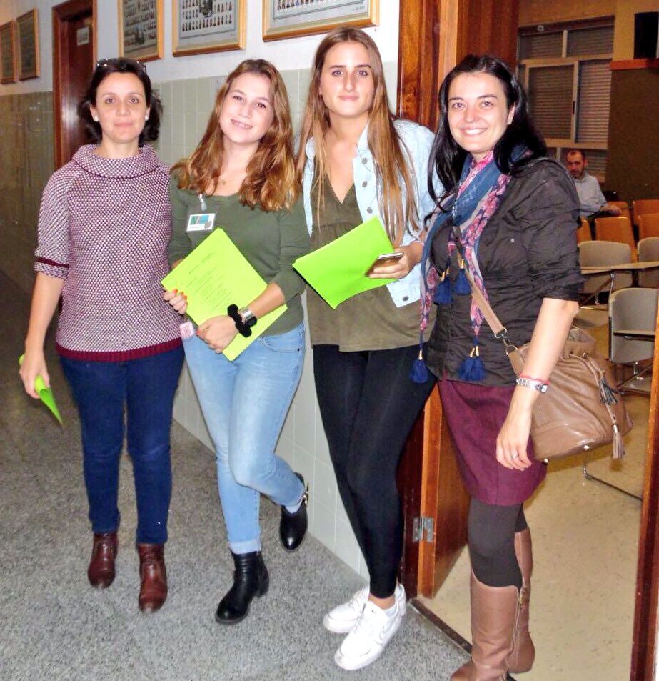 plataformsocial's tweet photo. L@s voluntari@s son los que crean puentes; gracias x formar parte de este pequeño proyecto :) https://t.co/oQjm81aYHT
