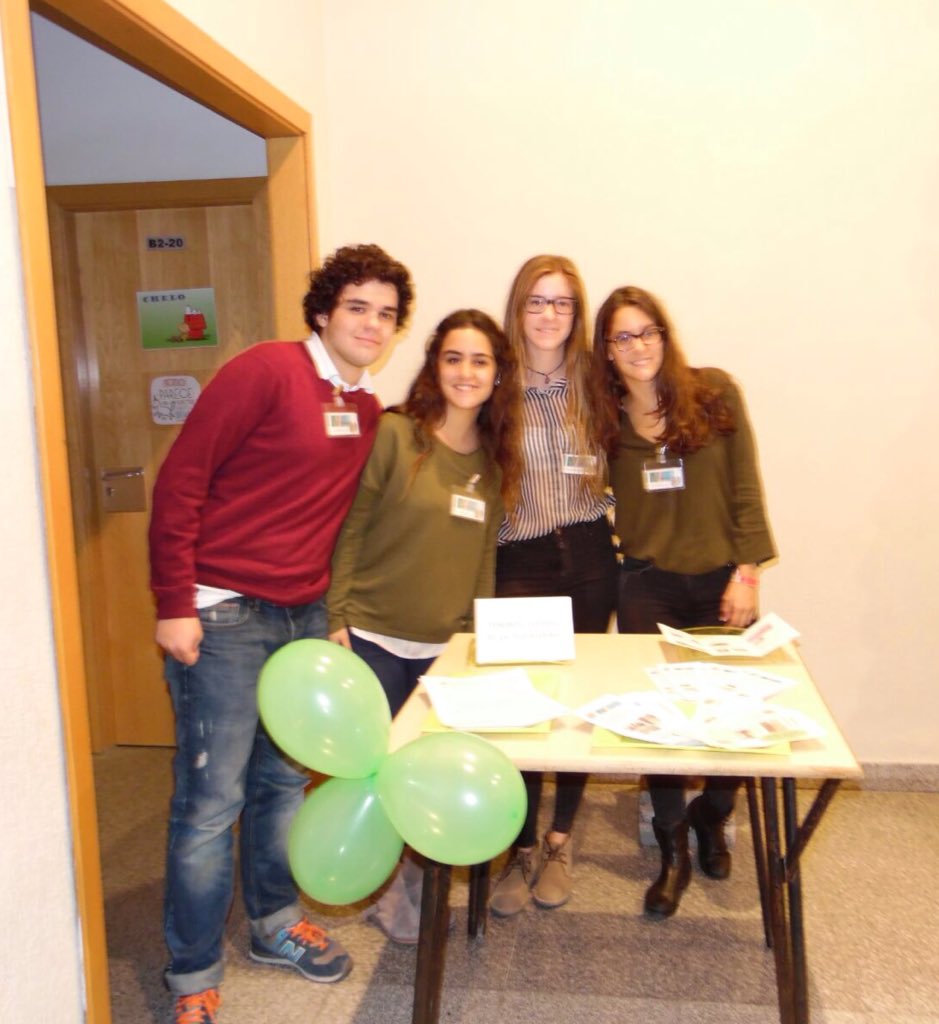 plataformsocial's tweet photo. L@s voluntari@s son los que crean puentes; gracias x formar parte de este pequeño proyecto :) https://t.co/oQjm81aYHT