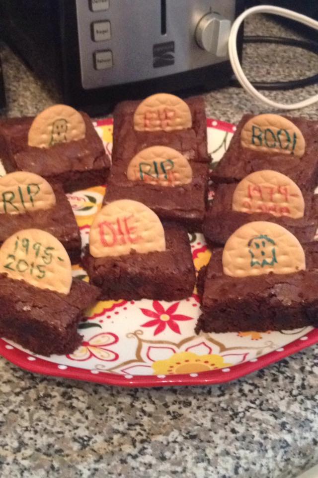 HillaryBlairS's tweet photo. @AmazingPhil @danisnotonfire inspired brownies!! Used arrow root cookies for the tombstones :) https://t.co/9OayzubHpz