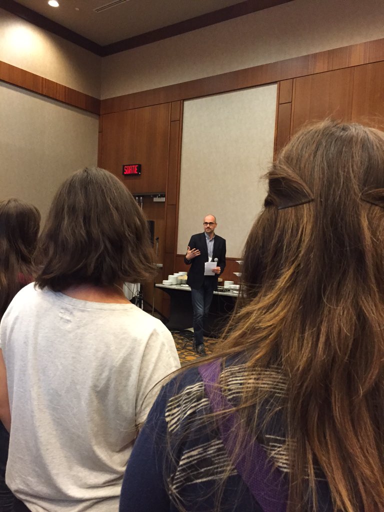 Corall0ve's tweet photo. Prof. Andy Gonzalez being a great director &amp; giving away prizes #CSBQ #QCBS @bio_diverse @Csbq_qcbs_stu @csbq_qcbs https://t.co/DUsdOmjlsQ
