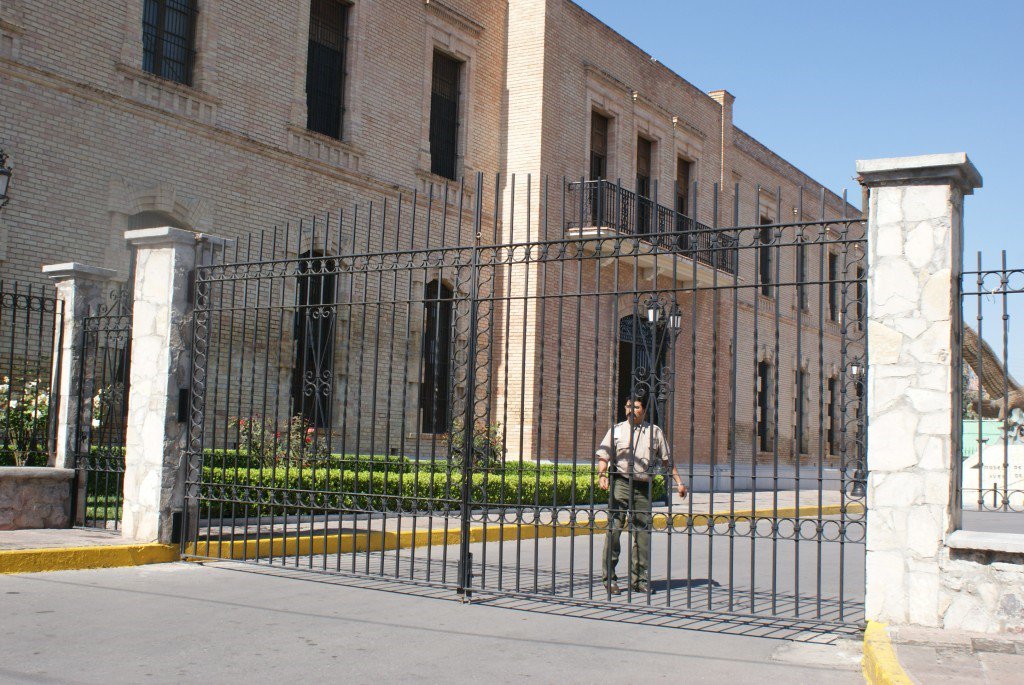 Lady_Dy10's tweet photo. El Museo de las Aves reabrirá sus puertas hasta el 2016. https://t.co/zksqoF7pof https://t.co/IvVm7wLaez