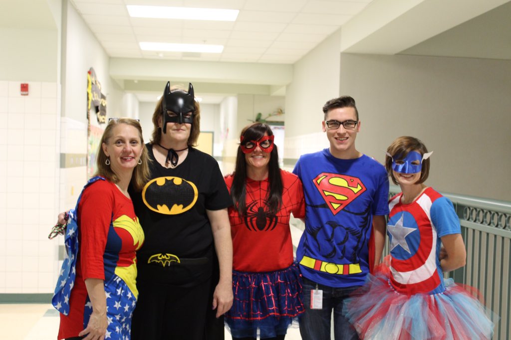 Bluebonnet_ES's tweet photo. Our teachers and staff had just as much fun as the kiddos! #StorybookCharacterDay https://t.co/pOexURdCdL