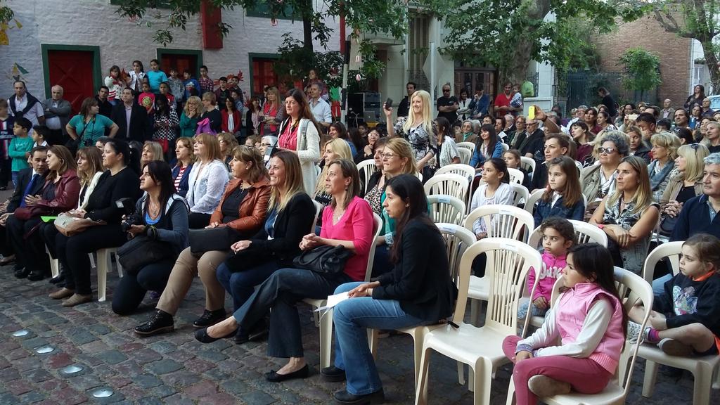 ValeriaArata's tweet photo. Festejo por los 25 años de la Escuela Estética de Junin https://t.co/ySX35XfoYv