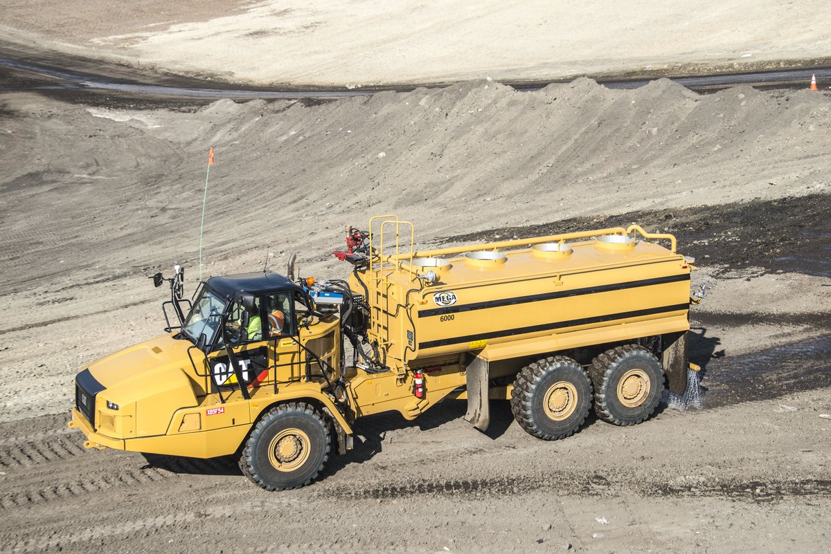 MegaCorpWW's tweet photo. Mega MAC6 CAT730 earlier this year @ Frank R. Bowerman Landfill #CAT730 #ADT #bestwatertank #orangecounty #Irvine https://t.co/DdBzoxkymt