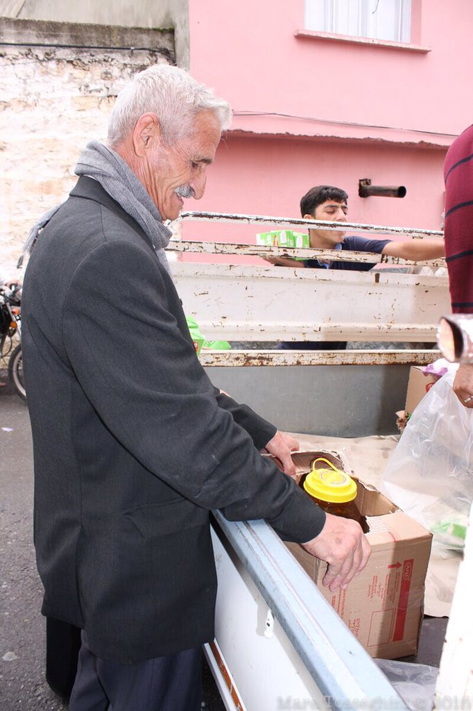 GruppoLatte's tweet photo. Potrebbe essere il nostro,di nonno. Felice per così poco, ci ha chiesto anche una stufa. L'ha avuta. https://t.co/YYLS98c6Ps