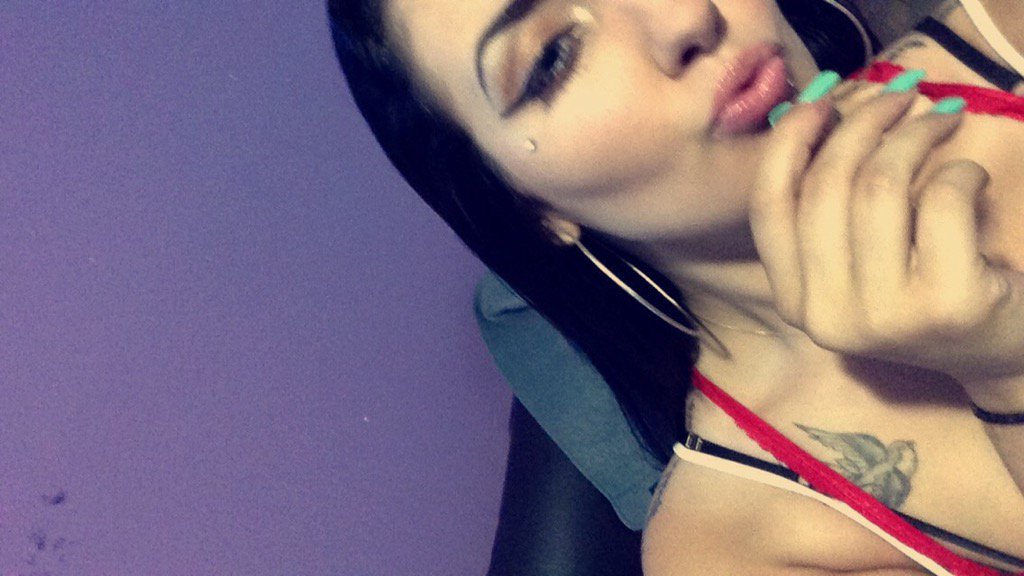 _baaaay tweet picture