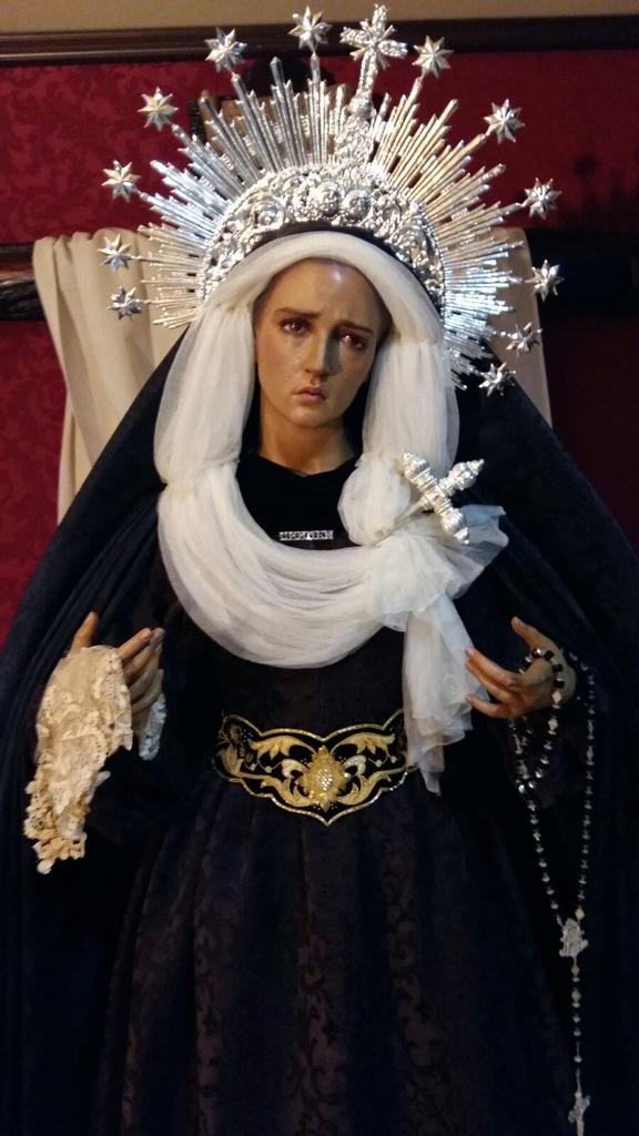 PrendimientoDH's tweet photo. Ya está Maria Santísima del Carmen vestida para el mes de Noviembre https://t.co/UdhYb3qm1r