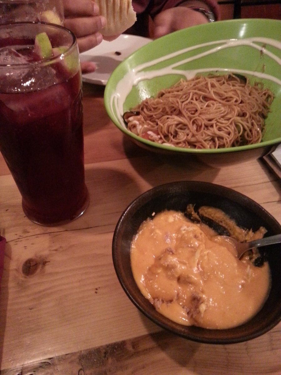 Raf, creo q dond mjores ,grandes y baratas tapas te ponen y mucha variedad de comida, ambiente joven