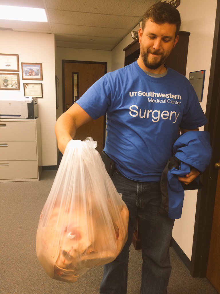 AimeeGthePHD's tweet image. Halloween or just another day in the sim office? @MatthewKosemund #UTSWSim