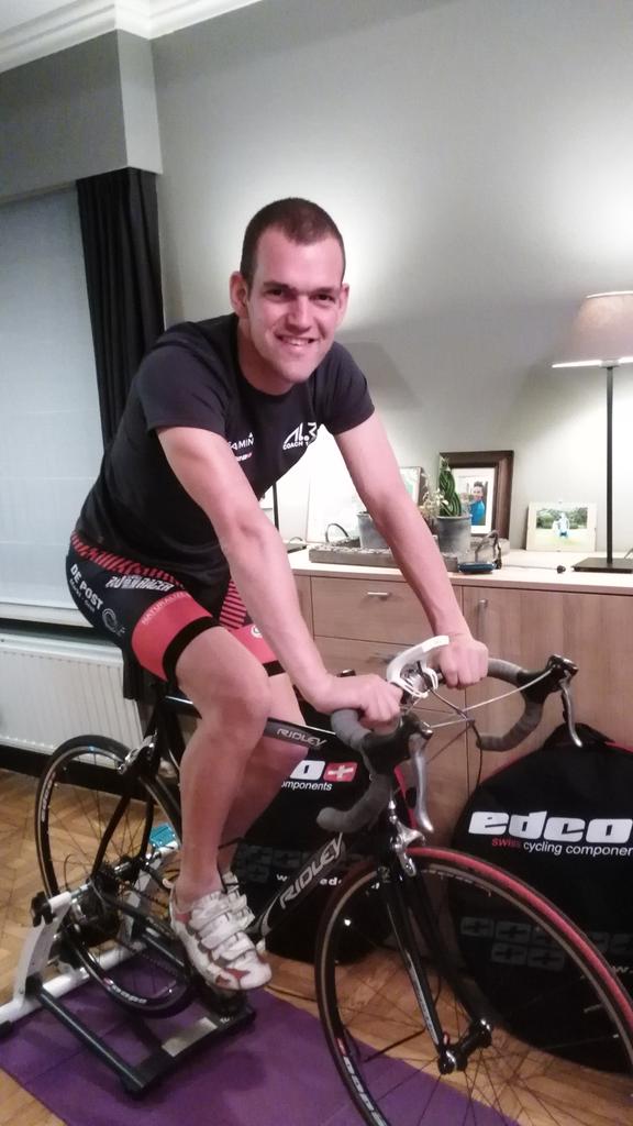 Bartborghs's tweet photo. Old bike - new wheels! Beetje kracht opdoen voor het winterseizoen! @edco_wheels  #powertap #komtgoed #vroegdonker https://t.co/S5DRLuPyti