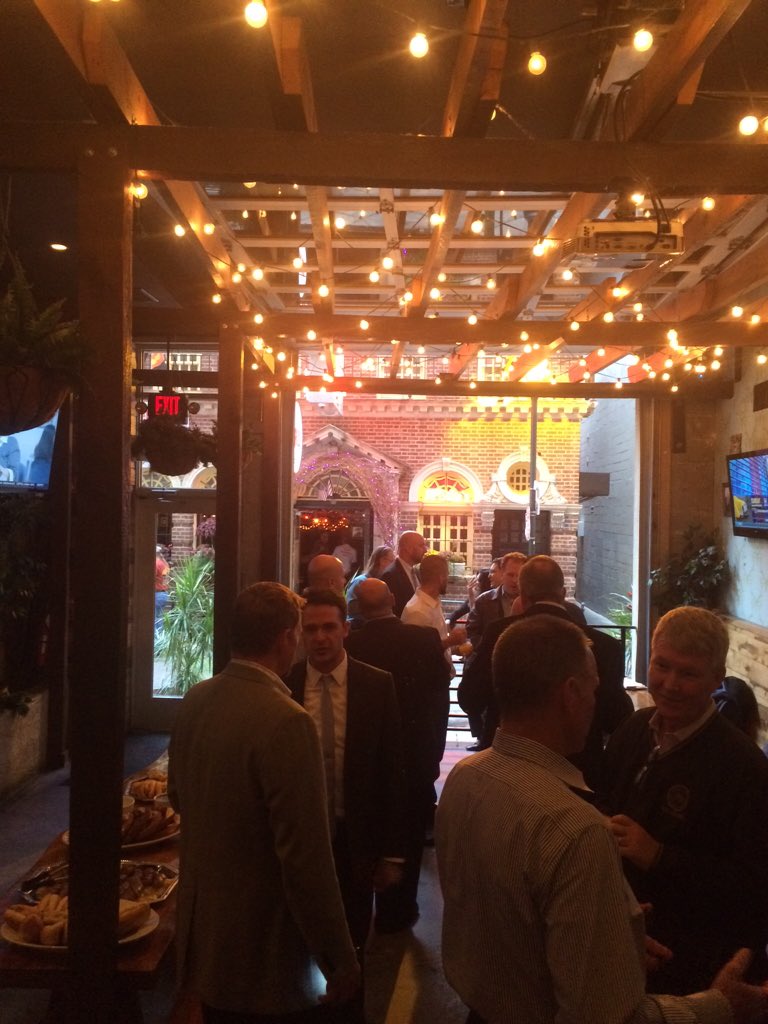 PerfectWaveTech's tweet image. @AcanoCo Happy Hour yesterday at @BruPhilly. Great group of existing & prospective PW customers #AnotherPerfectWeek