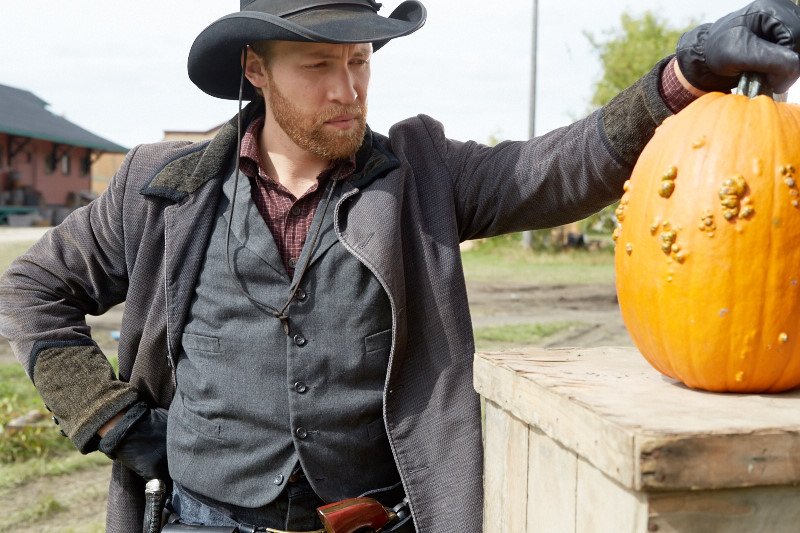 ThePinkertonsTV's tweet photo. Don't be choosy like Will. Any pumpkin will do. Have a happy and safe Halloween!!! https://t.co/CrDJa9NEye