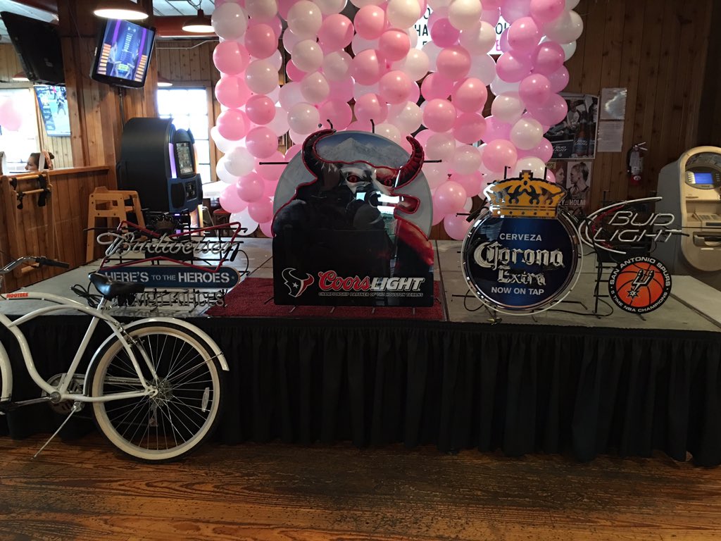 GiveAHoot2015's tweet photo. Masquerade Party and Silent Auction @GiveAHootSelma for @GiveAHoot2015 https://t.co/rgxAZjySGm
