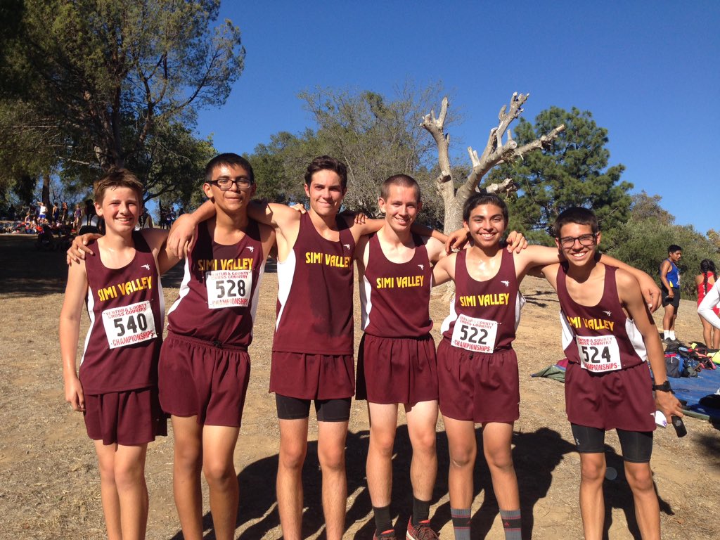 Serg26pt2's tweet photo. Freshman Boys finished strong today at #venturacochampionships #simixc #PioneerNation https://t.co/Id057Mme6f
