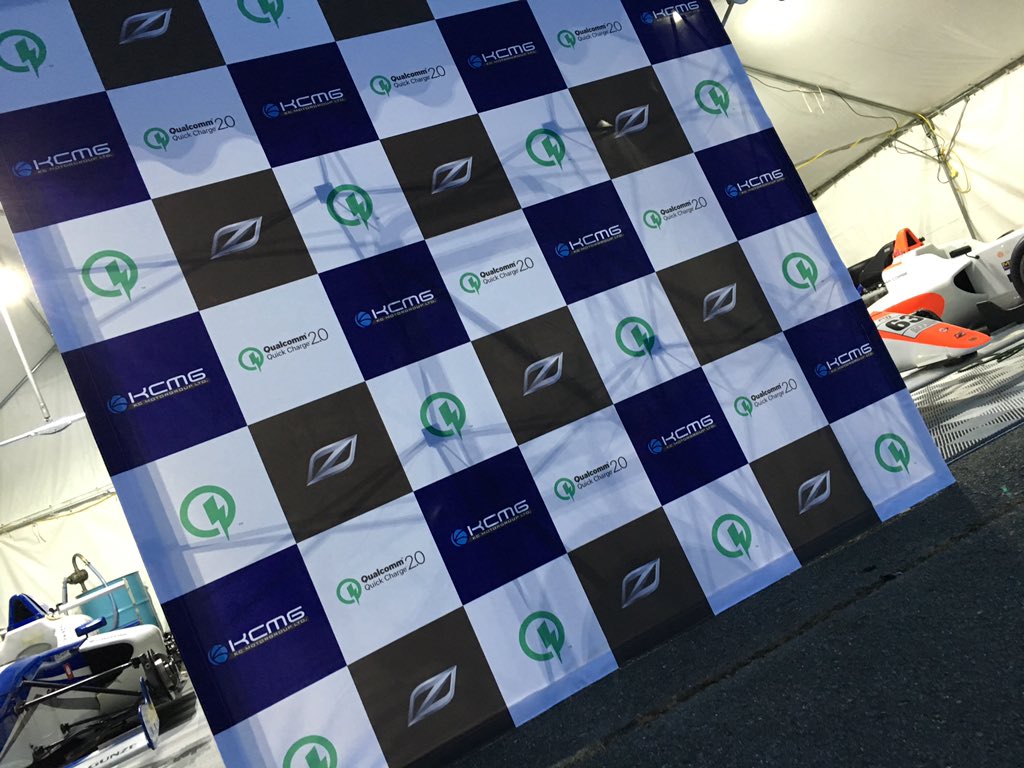 yuki_nemoto's tweet photo. 今回から新しいパネル #kcmg #ZAPSPEED #QualcommQuickCharge がテント前に出ます！
見かけた方は写真撮ってシェアお願いします👏 https://t.co/JHDVKLYEVr