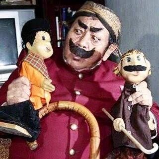 Yang "kenal" beliau waktu kecil berbahagialah,,#rippakraden
