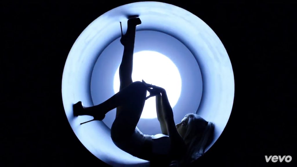 getdeathsaga's tweet image. #Focus #FocusTonight #FocusVideo #ArianaGrande #ArianatorsAreFocused