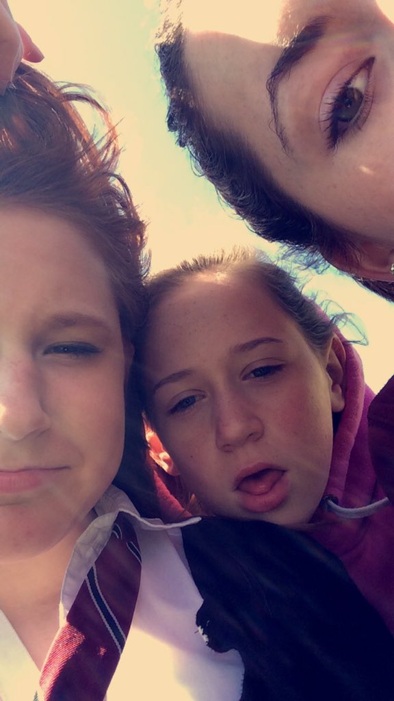 rachaelwemyssxx's tweet photo. @leahs_xx happy birthday to one of my best pals!!💓💗🎉 lots of lurv #primarypals https://t.co/7wvVOQX1a6