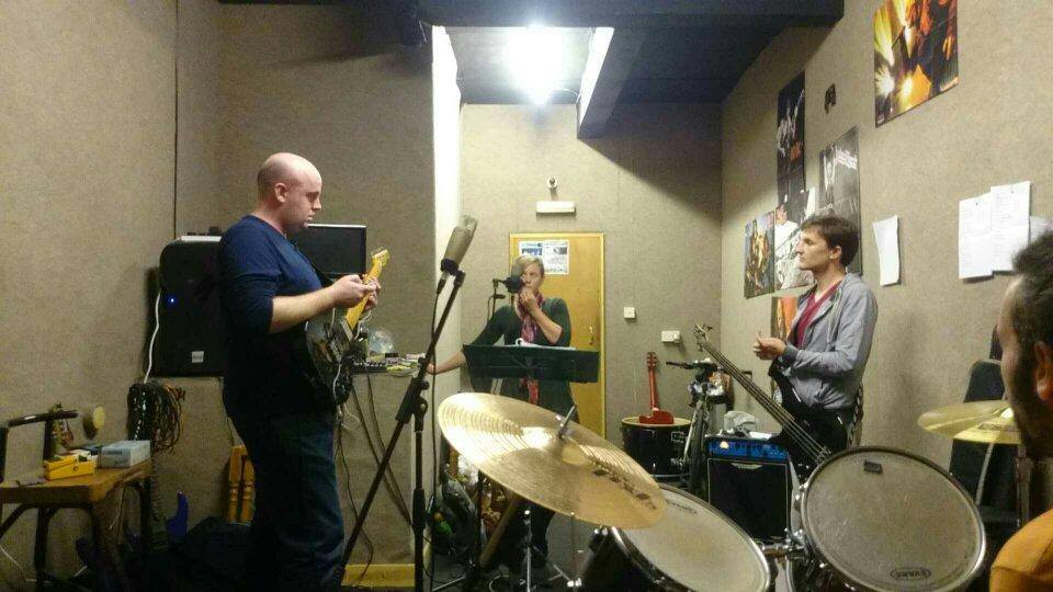 MaximumZeroooh's tweet photo. Zeros in the studio.  Having fun.  Possibly.  #zeroooh https://t.co/OObgcaTDYB