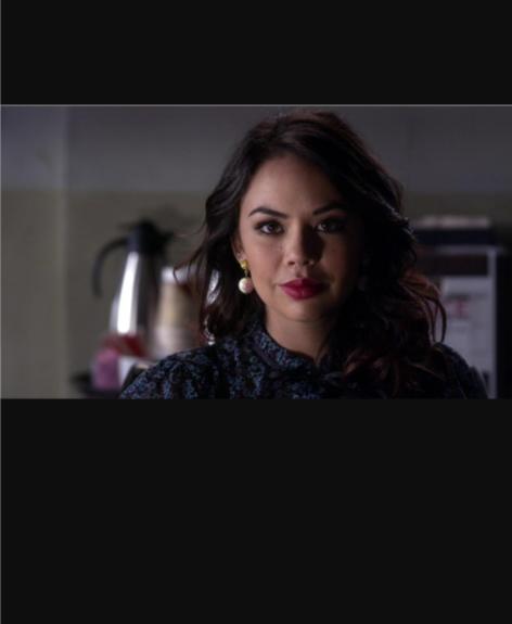 Mona siempre va a ser uno de mis personajes favoritos de pll
happy birthday janel parrish 