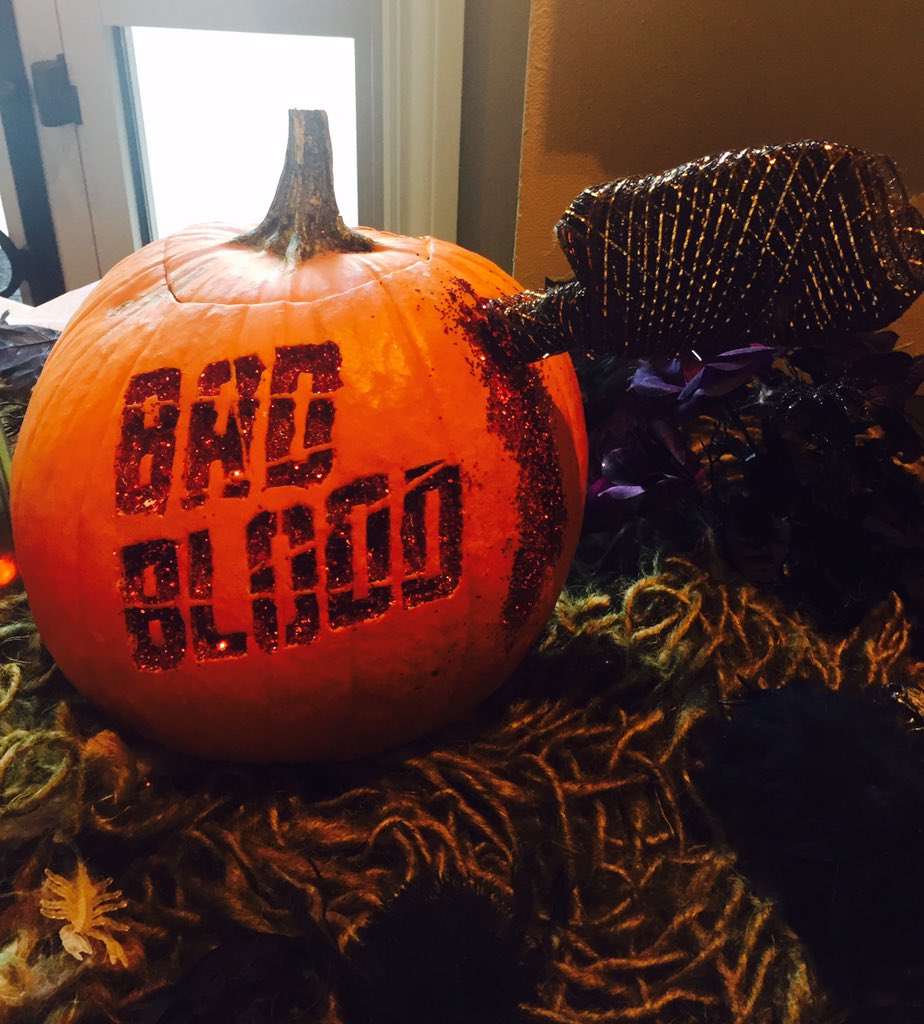 taylornation13's tweet photo. TOMORROW #1989TourTampa!!!!! LAST. U.S. SHOW. 😭 These feels are for realz. We're dressing up. Are you? https://t.co/PSZ2Dkzd4i