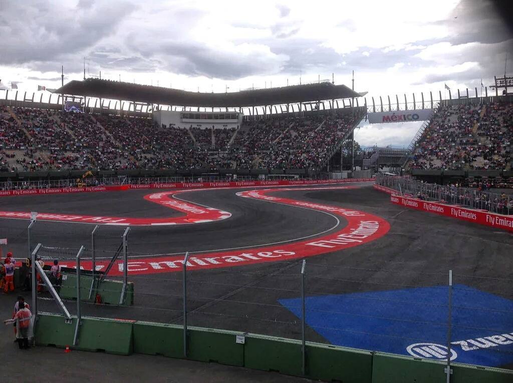 ClubF_MALDONADO's tweet photo. Foto del día Aautodromo hermanos Rodriguez #ForoDelSol la mejor parte del circuito donde l… https://t.co/RJsfU74Khp https://t.co/BXHvbTdNyj
