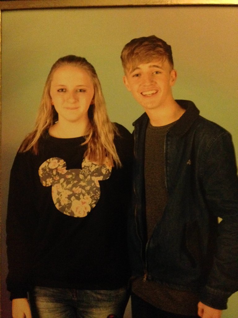 ChelseaMilton's tweet photo. @baileymac02  Thank you for such a good night please come back to the island again and btw you give amazing hugs💕😘⛸ https://t.co/gJGsri2TnN