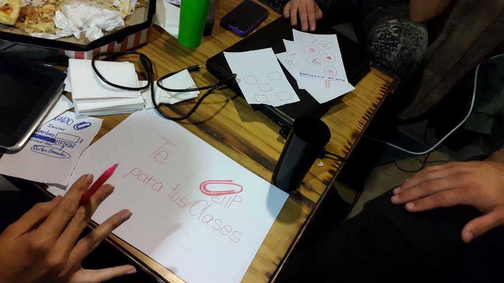 soyluchobolivar's tweet photo. Prototipo Grupo "Clip" - Lean Startup Motion Buenos Aires #LSMBA #startups #business @cata_giacomucci @diego_dacol https://t.co/cZQEdc5Wzs