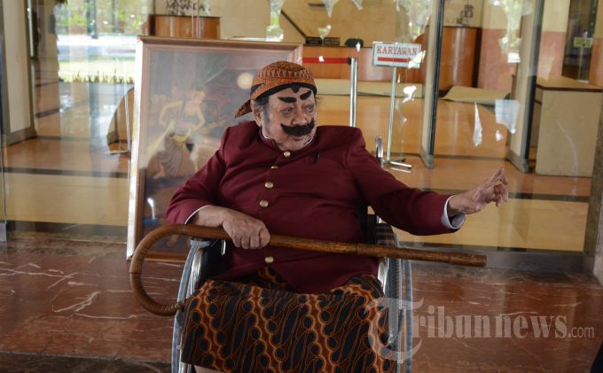 INDmenggugah's tweet photo. Selamat Jalan Pak Raden! Terima Kasih atas semua dedikasimu menghibur&amp;mendidik anak Indonesia (Foto dok Tribun News) https://t.co/sbCCTj261N