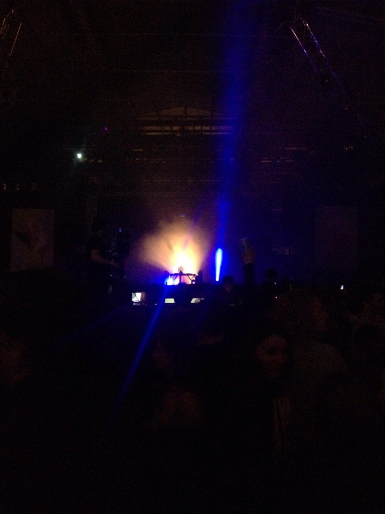 DasKuma's tweet photo. L'heure de fin ! #Pitchfork @FourTet https://t.co/pO7P0UCjbR