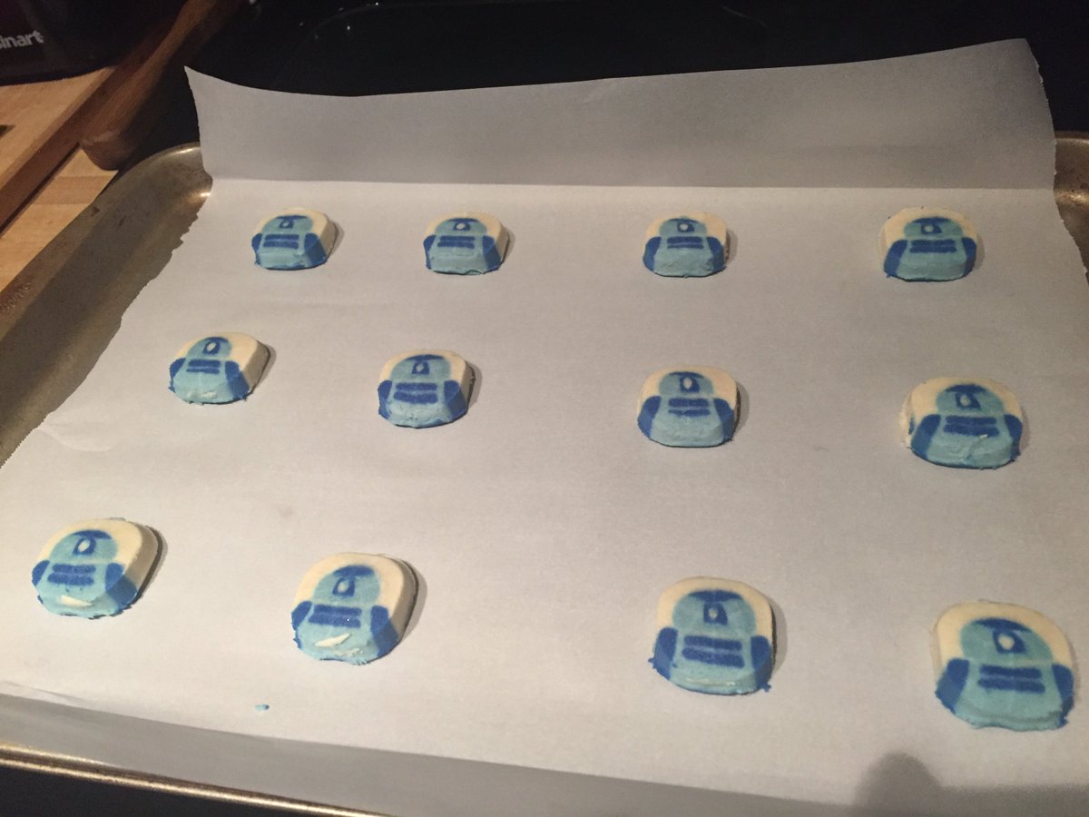 SupaPamPam's tweet photo. Glad they are yummy also... #R2D2cookie https://t.co/API2iVicjJ