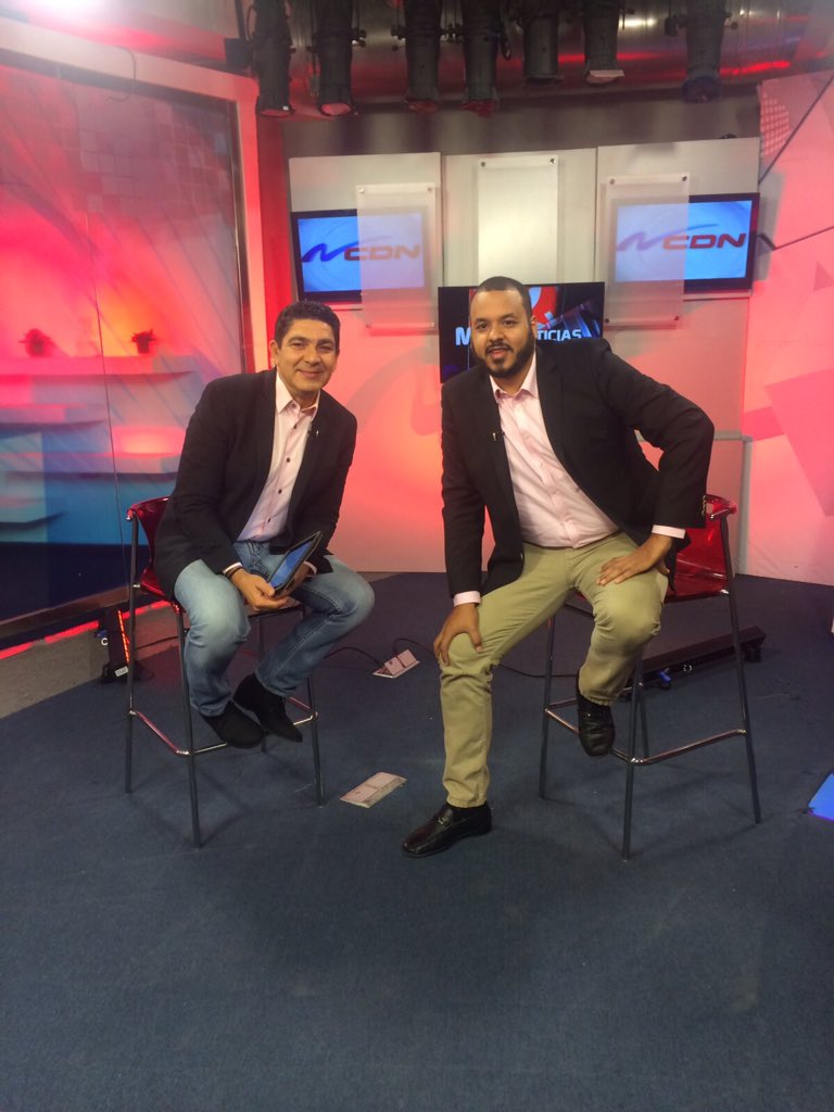 MallMapsRD's tweet photo. Nuestro Grte. de Relaciones Públicas junto a José Lora en el programa #másquenoticias @cdn37 #MallMapsTour https://t.co/G8CmcHZB79