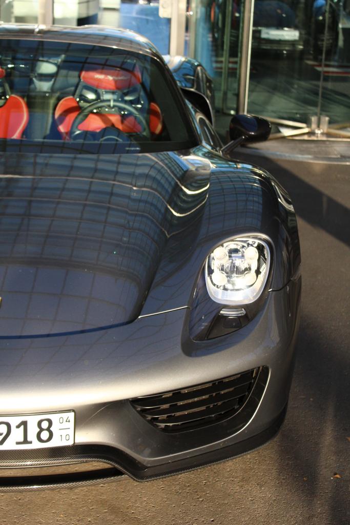 p1thoma's tweet photo. 918 spyder #Stuttgart #887 https://t.co/lMEyRUY81A