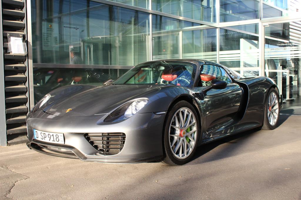 p1thoma's tweet photo. 918 spyder #Stuttgart #887 https://t.co/lMEyRUY81A