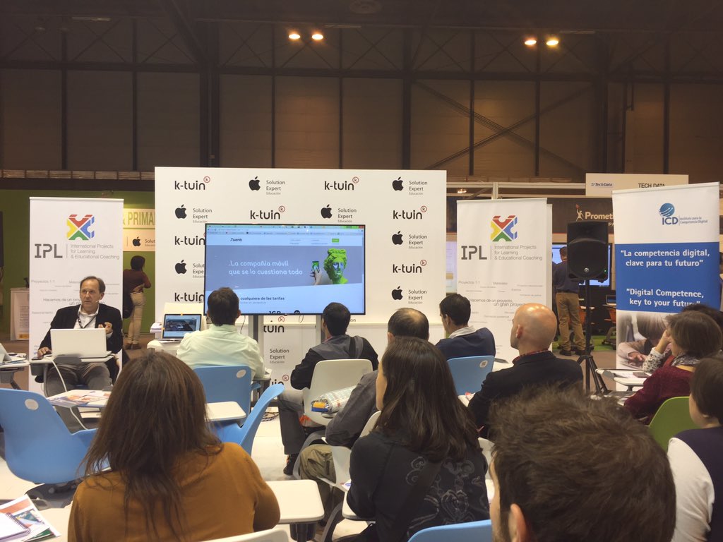 sdarder's tweet photo. Lleno total @crepresa en su segunda sesión @Ktuin_Educacion #SIMO2015 https://t.co/fZlxcxnQnh
