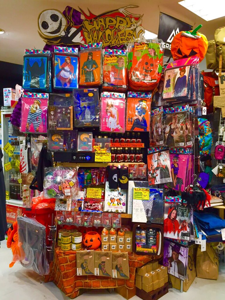 V V 上野マルイ ヴィレッジヴァンガード上野マルイ店のハルウィン ティム バートンフェアは本日が最終日 ぜひお立ち寄りください デットストックゼロちゃんフィギュアはラスト１体 ティム バートンの世界展全画集はラスト２冊 T