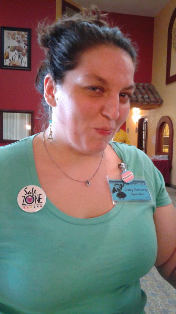 MiraDomsky's tweet photo. @DarPenguin at @TusConSF #rightbuttcheek #TusCon https://t.co/9qldd32N04