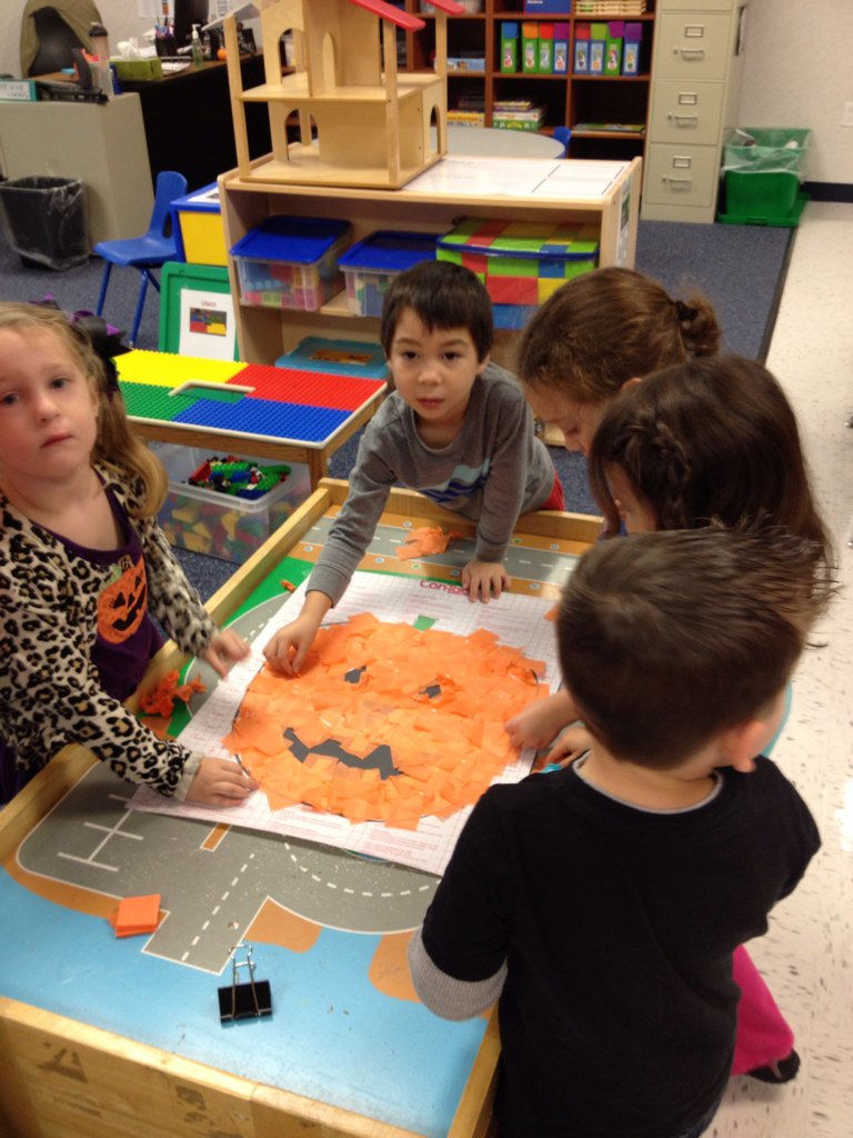 CeliOliva's tweet photo. DOC students working together to make a jack-o-lantern! @rountreerr https://t.co/kUupzHSbGh