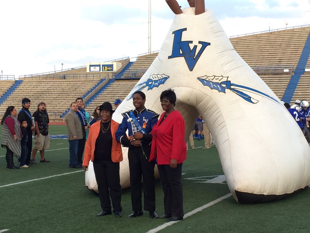 FOXWestTxSports's tweet photo. #1TXFAN #LakeView #SeniorNight https://t.co/nHW9mMJQrx