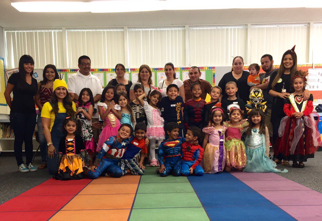 sallyhale55's tweet photo. Room 1's amazing Fall Party volunteers! #happyhalloween https://t.co/wqksG3msKq