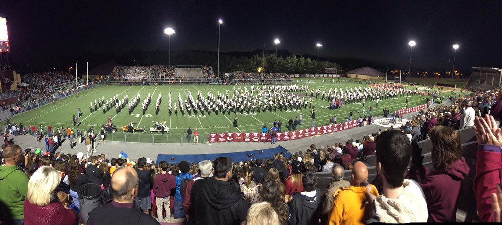redbeard26kids's tweet photo. @sciencehhsband @bdband #DBFOOTBALL15 https://t.co/A407UA8tEA