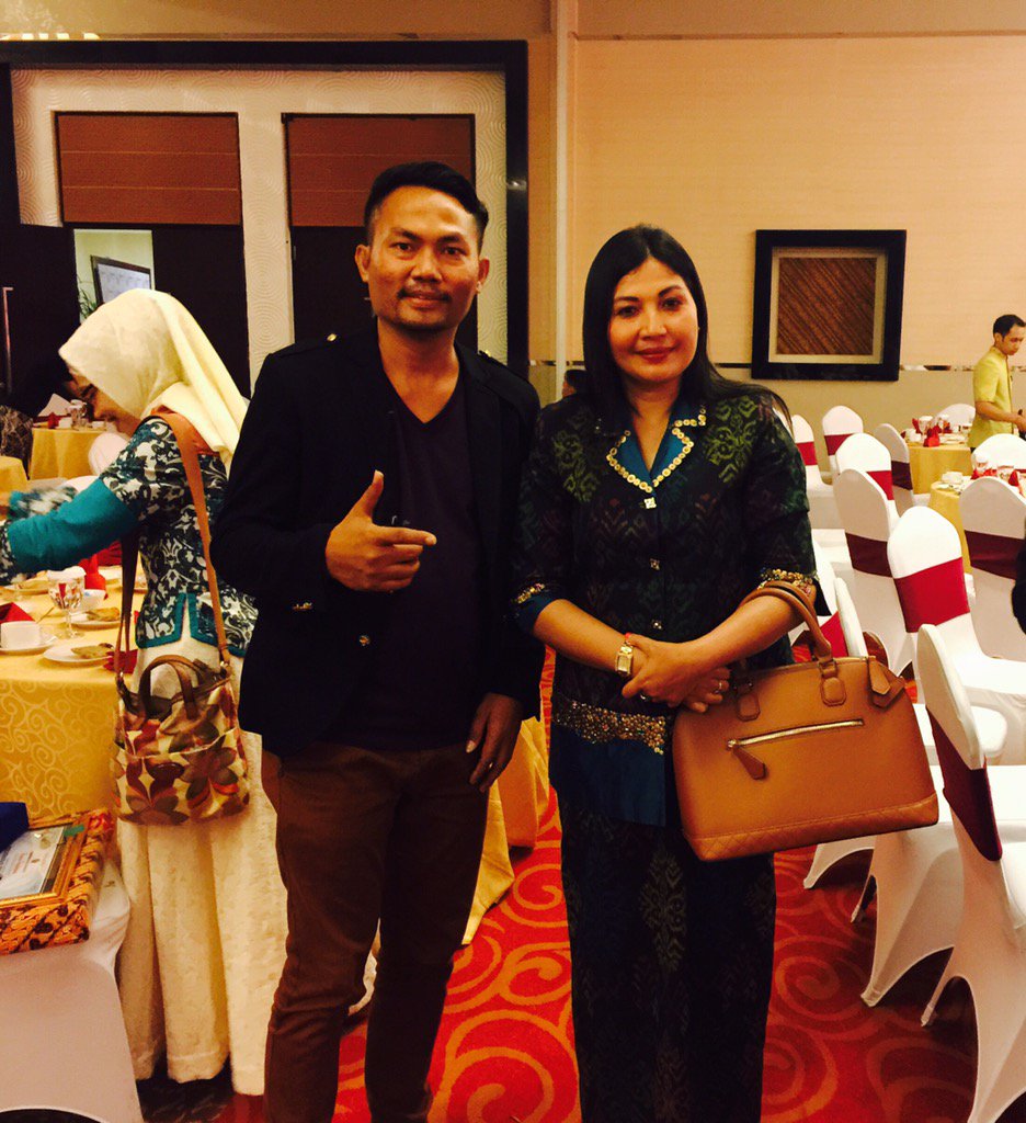 samsuga72's tweet photo. Bersama Kadis. Pariwisata Kota Malang, setelah Disbudpar Kota Malang mendapatkan Penghargaan Aikid Terbaik 2015 https://t.co/EviY051rQa