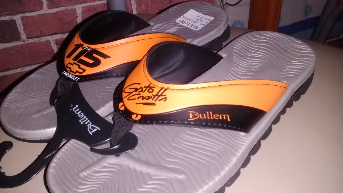arielguzman2307's tweet photo. mira las ojotas que pegue #bullem @gatocrusitta @jorgebussinelli
las conseguis aca!! https://t.co/NvL6jYmW4Y https://t.co/Jkjs3TAxdB